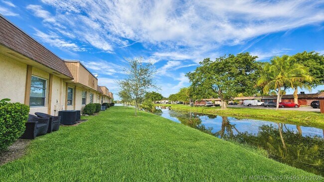 Building Photo - 416 Lakeside Dr