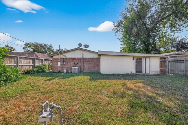 Building Photo - 6426 Mobud Dr