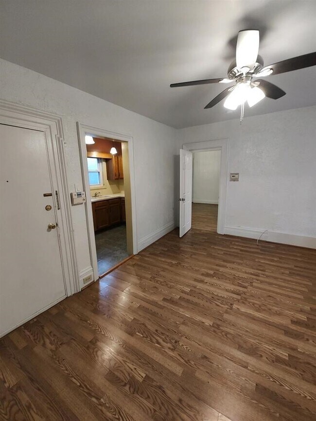 Building Photo - 56 Waverly St