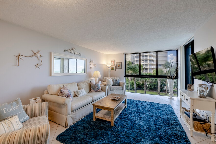 Living Room - 2800 N Highway A1A