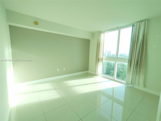 Building Photo - 1871 NW S River Dr