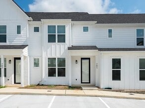 Building Photo - 701 Laura Ward Pl