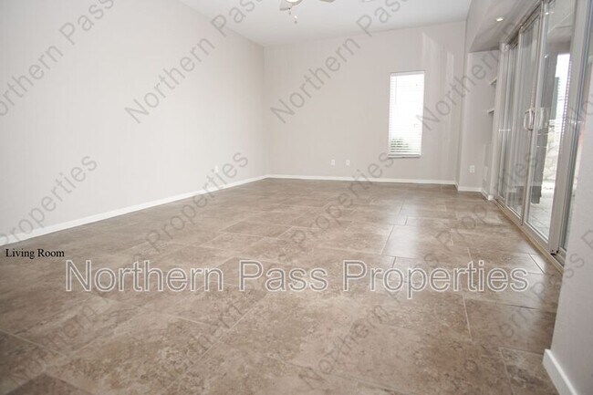 Building Photo - 4200 Camelot Heights Dr