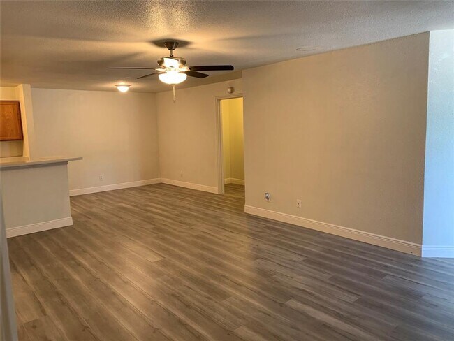 Building Photo - 10733 Braes Bend Dr