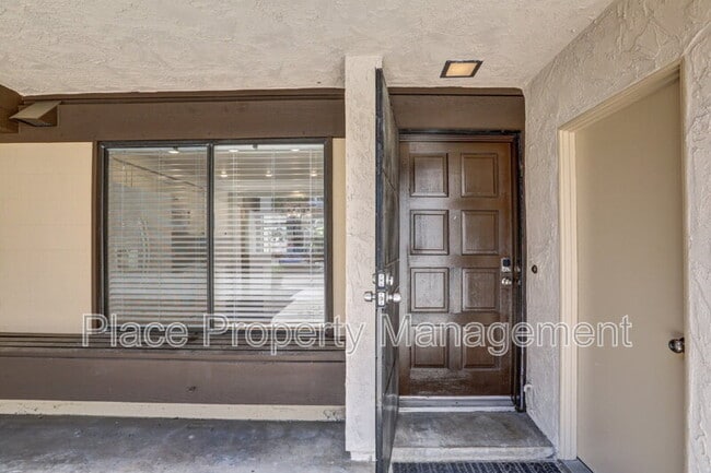Building Photo - 3017 Plaza Lorenzo