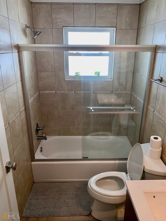 Building Photo - 1637 Laurel Ave NW