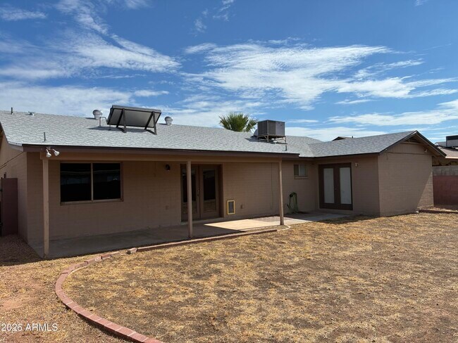 Building Photo - 602 W Wickieup Ln