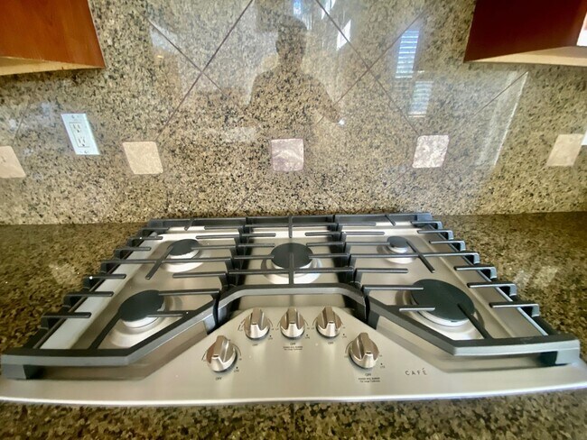 Building Photo - AVAILABLE BY 1/1/26 - ELEGANT AND SPACIOUS 4 BED, 4 BATH 2 STORY HOME WITH VIEWS OF EL DORADO HILLS