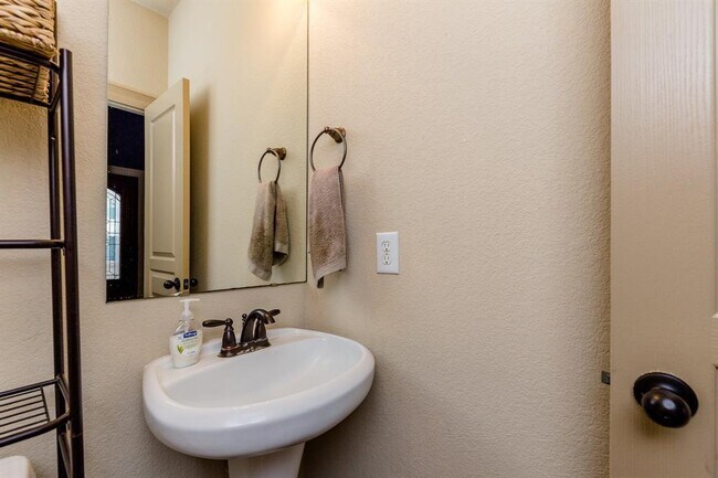 Building Photo - 63 Sagamore Ridge Pl