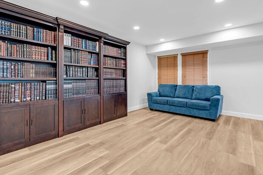 Building Photo - 6 Cattail Dr