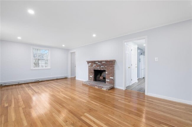 Building Photo - 4 Longmeadow Ave