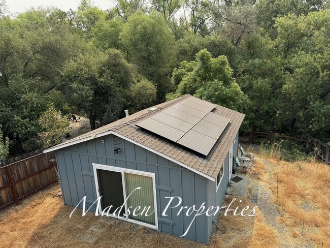 Building Photo - 20 Fairhill Dr