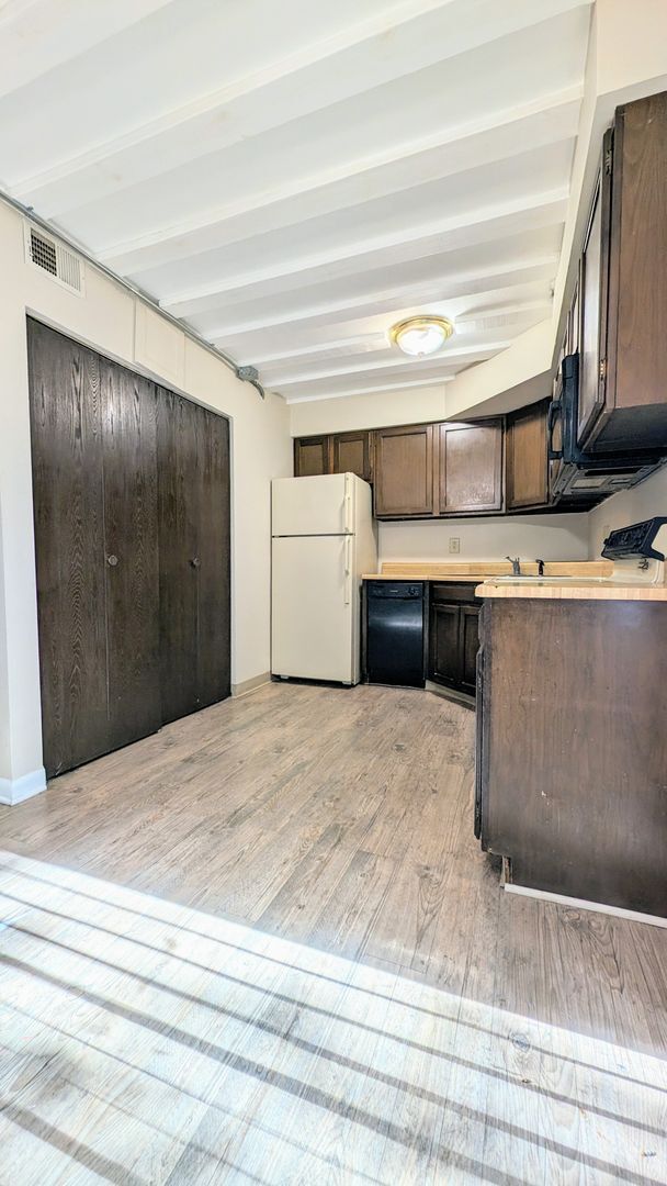 Building Photo - Two Bedroom Apartment in Portage
