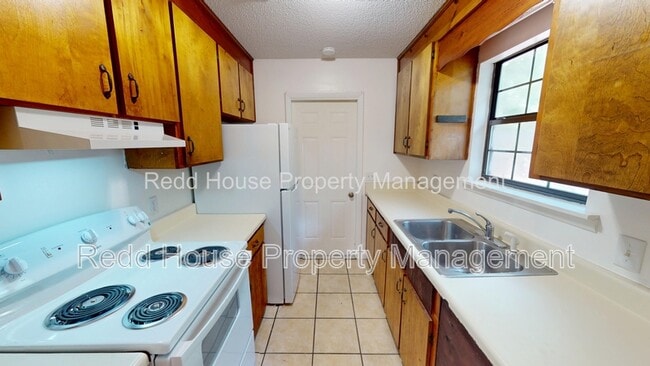 Building Photo - 111 Oakridge Cir
