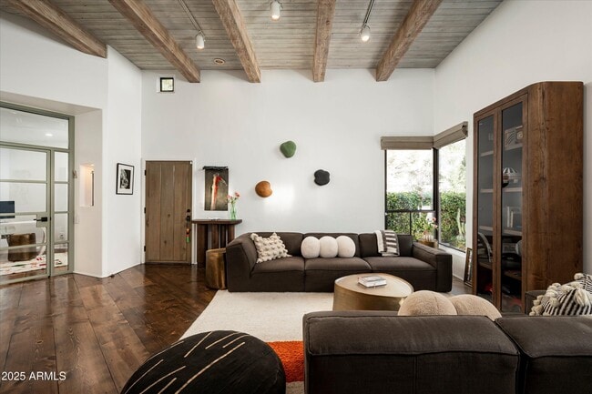 Building Photo - 5101 N Casa Blanca Dr