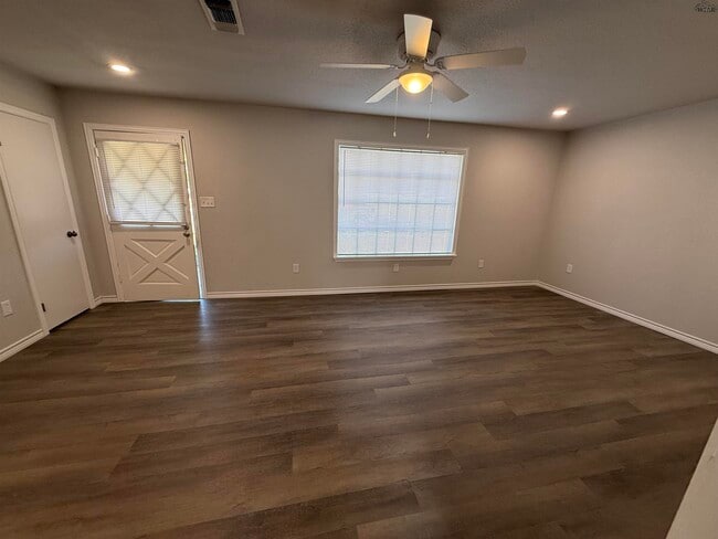 Building Photo - 1030 Wesley Dr