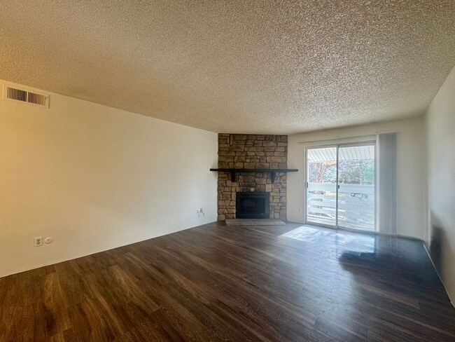 Building Photo - 2 Bed 2 Bath Condo in Denver Near Windsor Lake! Available NOW!