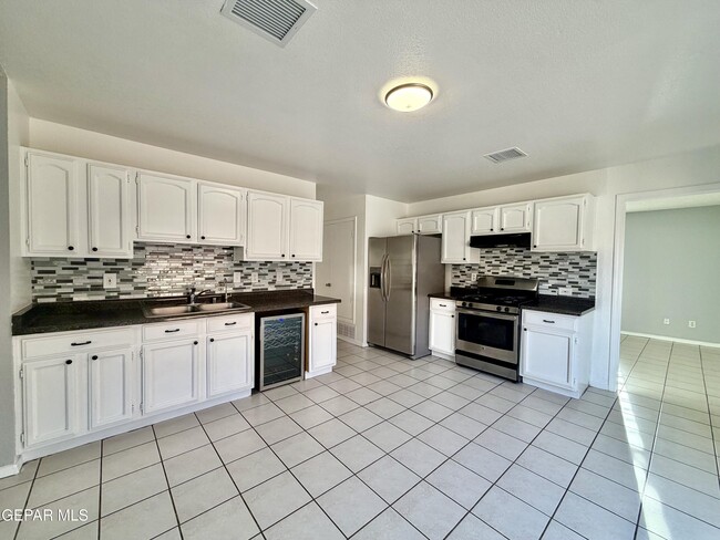 Building Photo - 1808 Loanda Ln