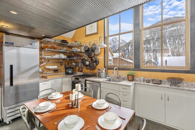 Building Photo - 216 E Galena Ave