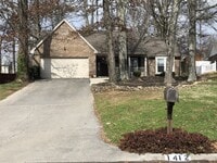 Building Photo - Knoxville 37922, 3 bedroom, 2 bath home with a lot of storage - Call Susan Niedergeses (865) 300-...