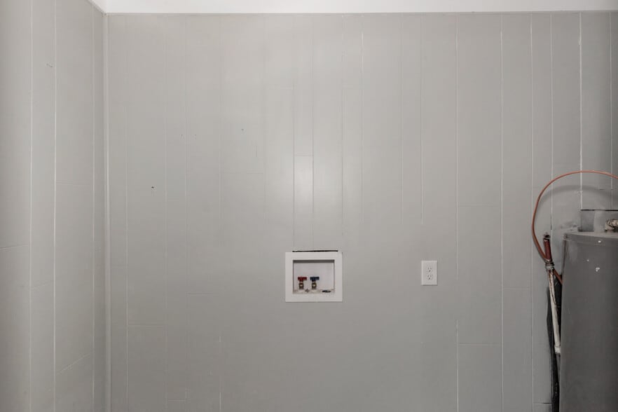 Building Photo - 2206 Walnut St SW