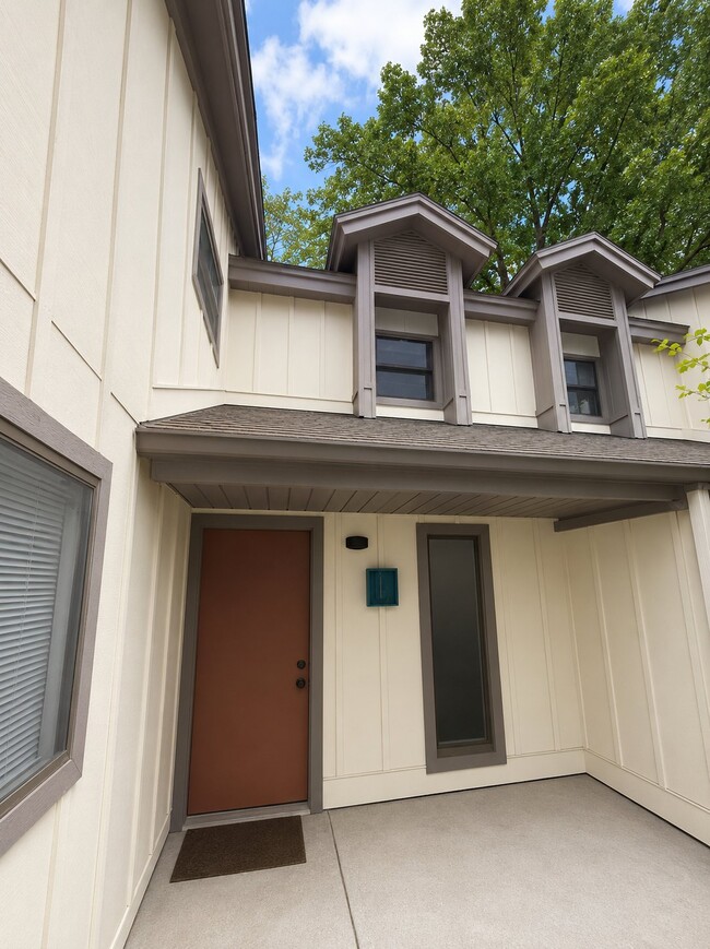Building Photo - 5424 SW 4th Pl