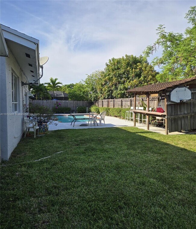 Building Photo - 10625 SW 127th Pl