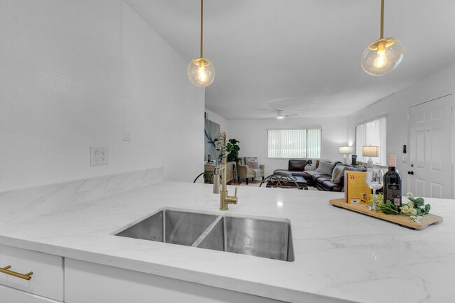 Building Photo - 72682 Thrush Rd