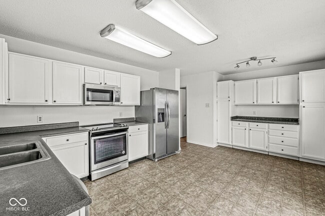 Building Photo - 7928 States Bend Dr