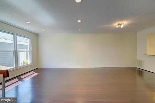 Building Photo - 14510 Mayfair Dr