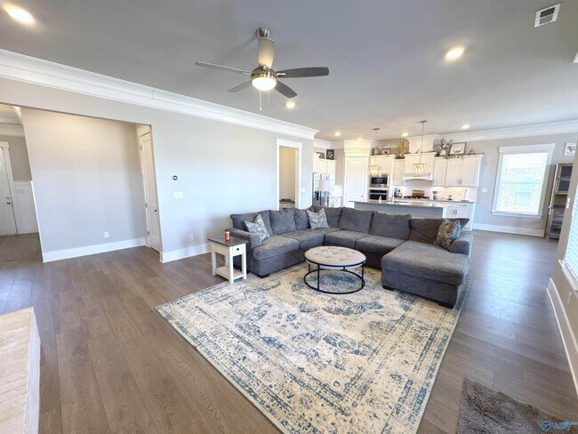 Building Photo - 401 Peach Orch Ln