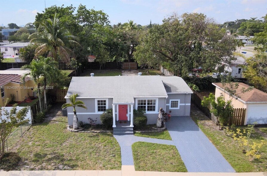 Building Photo - 2740 Dewey St