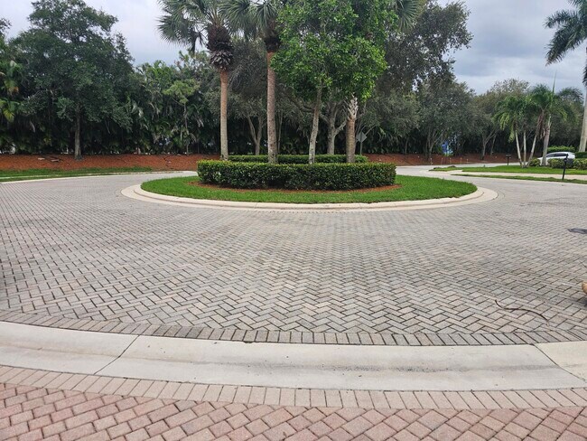 Building Photo - 7533 Topiary Ave