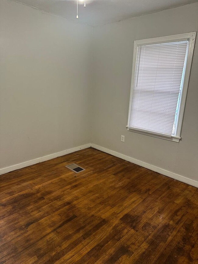 Building Photo - 3613 Southland Dr