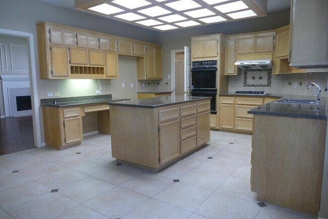 Building Photo - 16714 Rustic Colony Dr