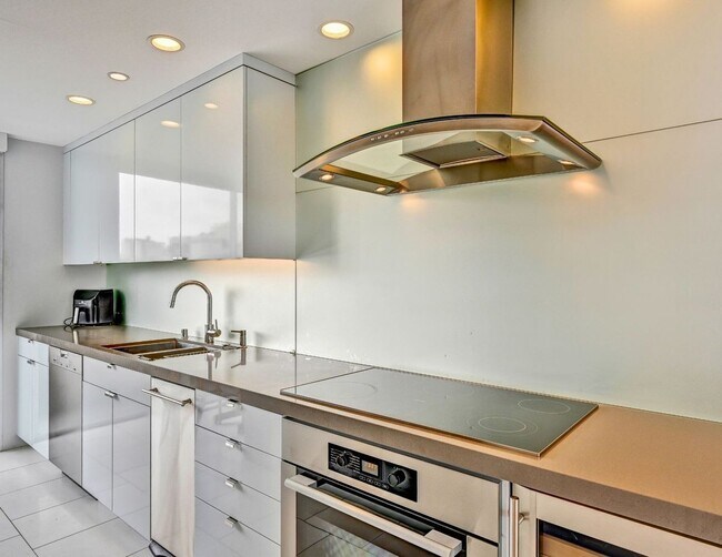 Building Photo - Designer Luxury. Iconic Views. Extraordinary Living.