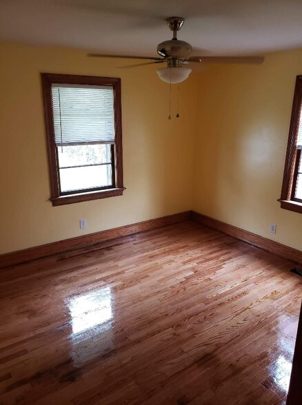 Building Photo - 811 Paul St