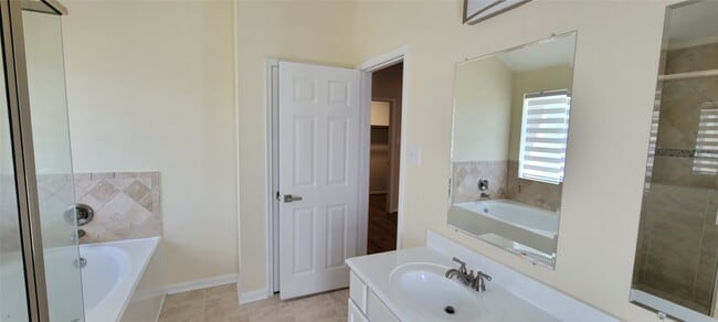 Building Photo - 16306 April Ridge Dr