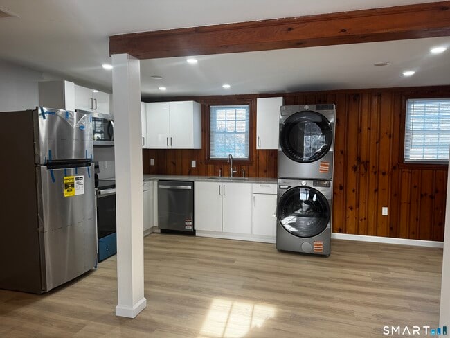 Building Photo - 352 Hotchkiss Rd