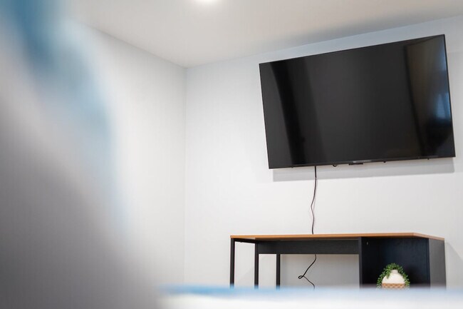 Building Photo - 24 Seth St