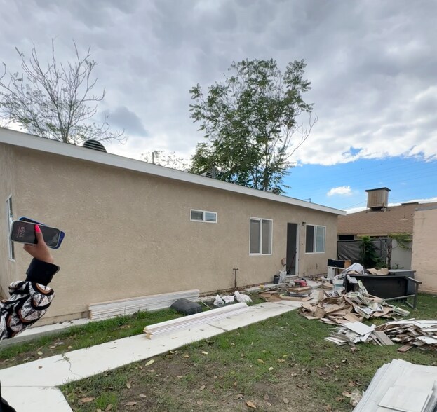 Building Photo - 127 E 11th St