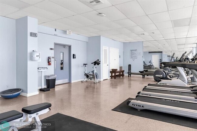 Building Photo - 4020 Galt Ocean Dr