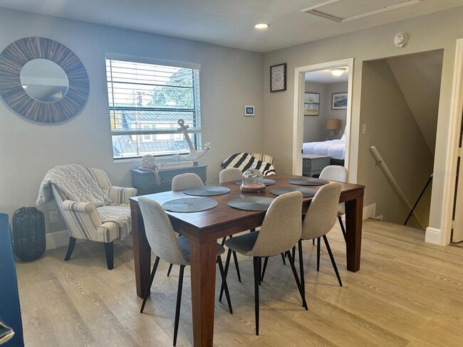 Building Photo - 244 Lexington Dr