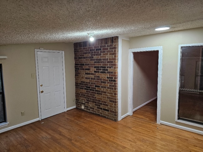 Building Photo - 4033 Coronado Dr