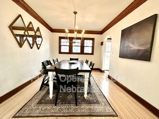 Building Photo - 4928 Happy Hollow Blvd