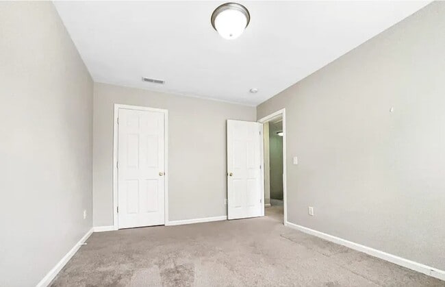 Building Photo - 203 Canyon Lake Cir