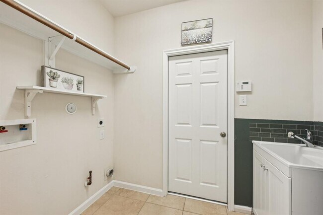 Building Photo - 28623 Hunters Shore Dr