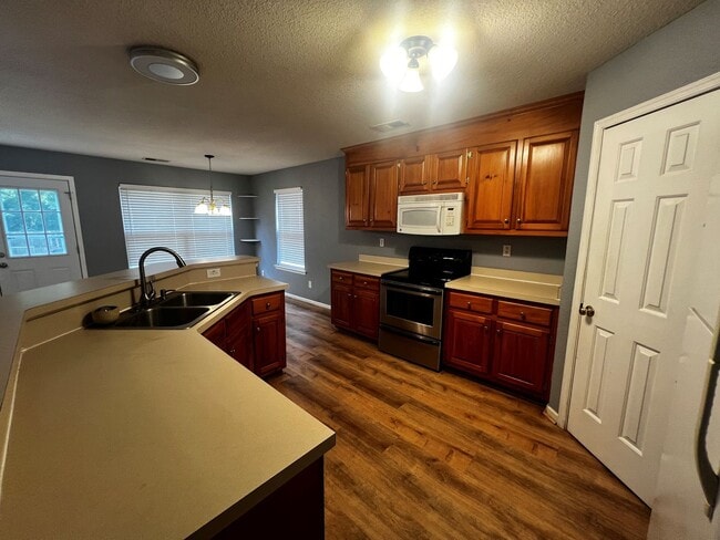 Building Photo - Huntersville