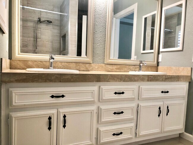 Building Photo - 68180 Calle Azteca