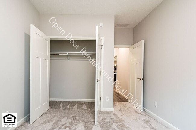 Building Photo - 307 Toledo St